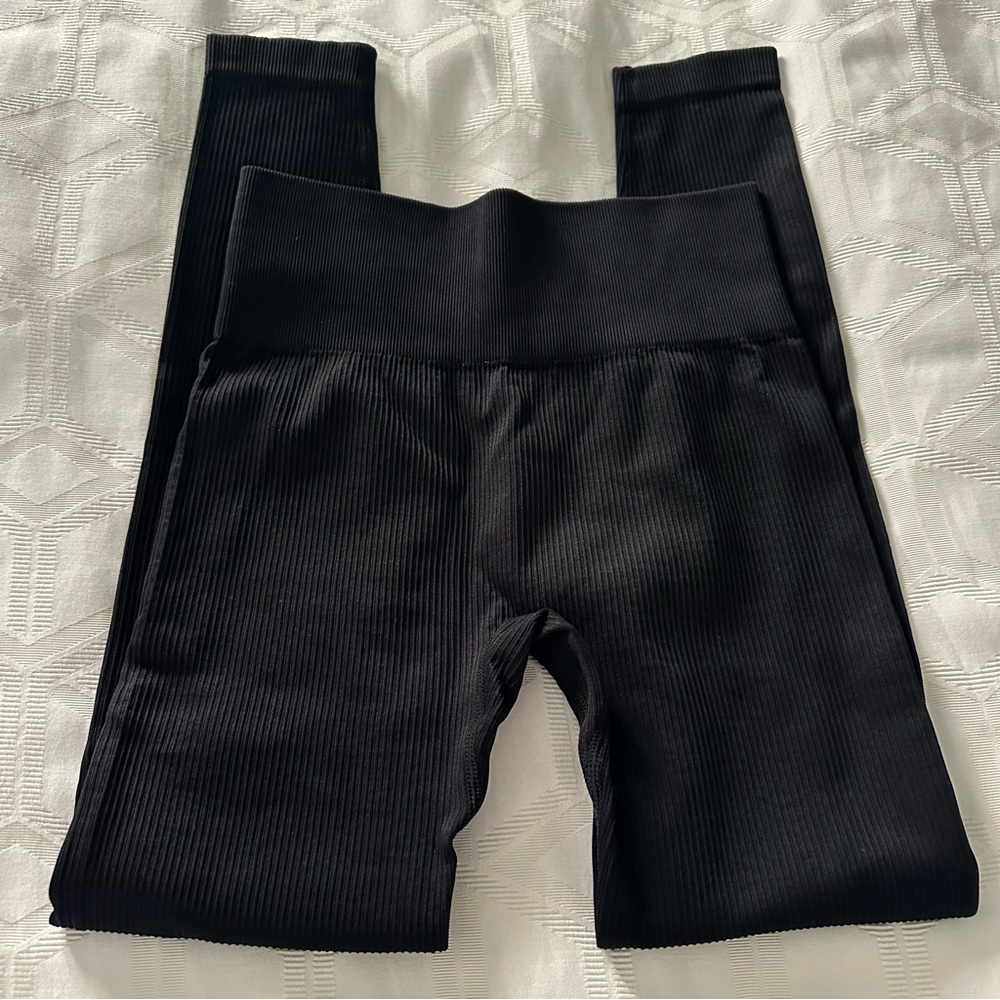 Black Ribbed Leggings - Picture 3 of 4